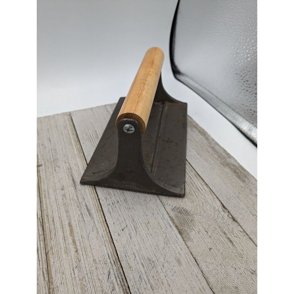 Cast Iron Bacon Press With Wooden Handle - Picture 5 of 5